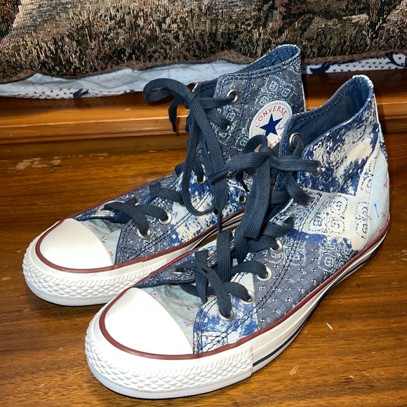 Women’s size 7 converse high tops - Picture 1 of 7